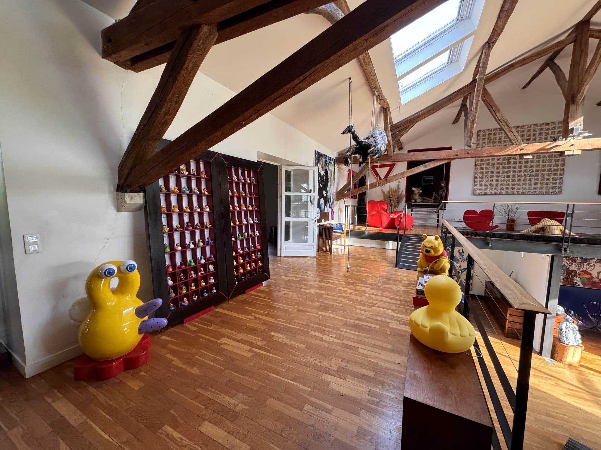La mezzanine sous les poutres