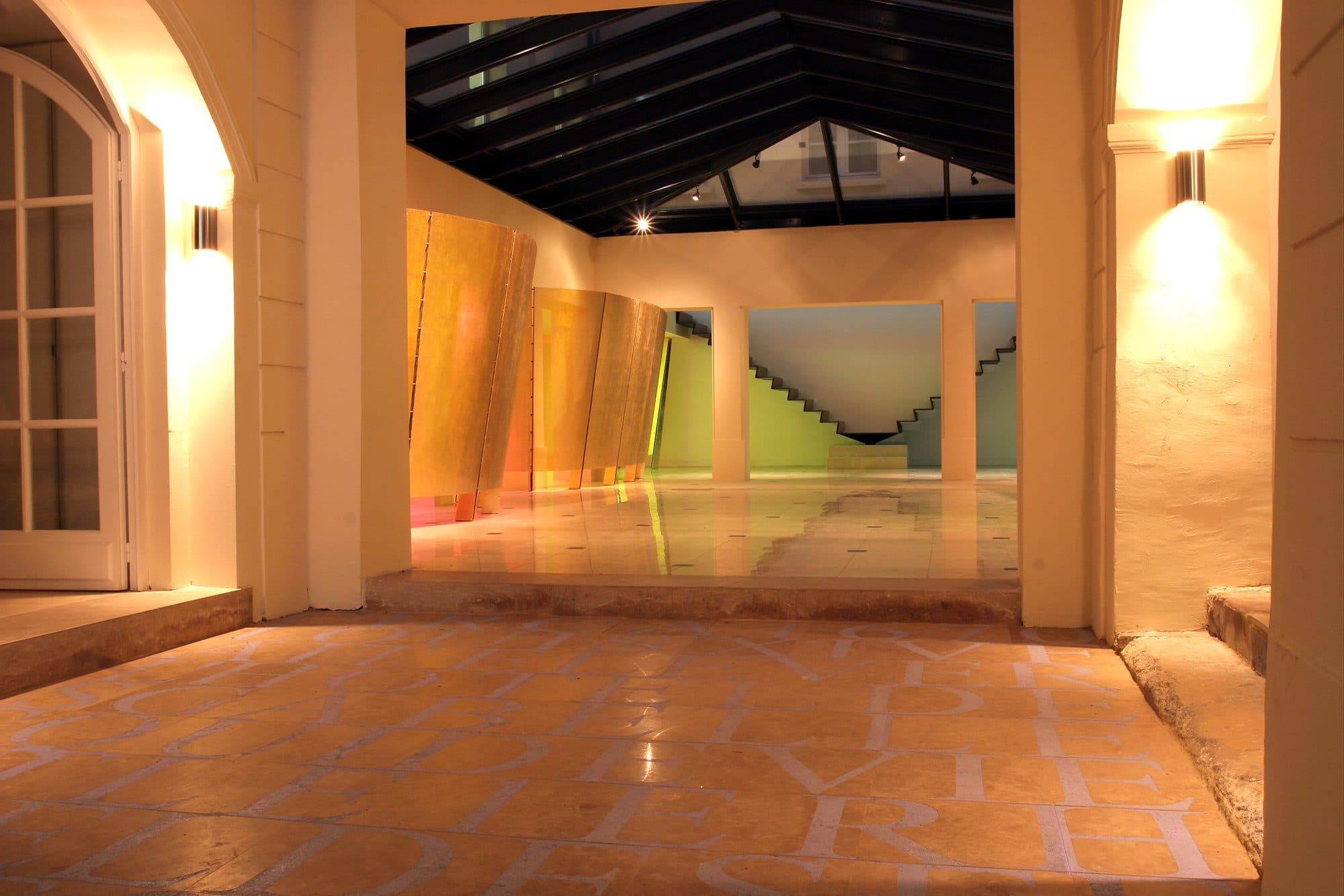 La verrière depuis le hall gravé