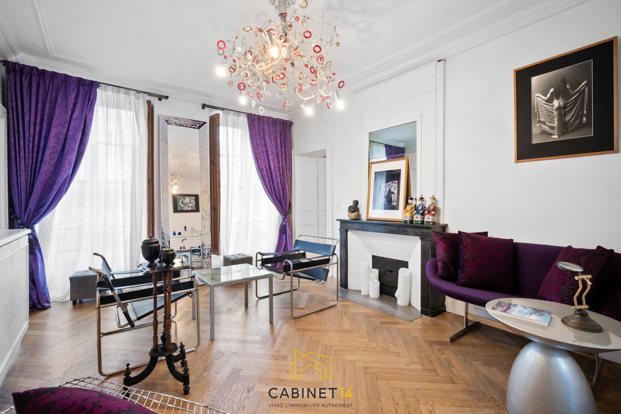 La suite 102, salon et cheminée