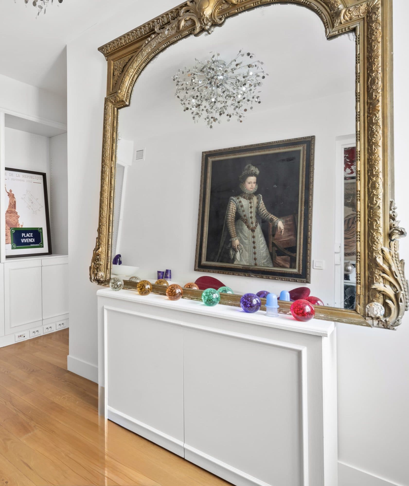 Le passage vers les chambres 204 et 205, miroir doré