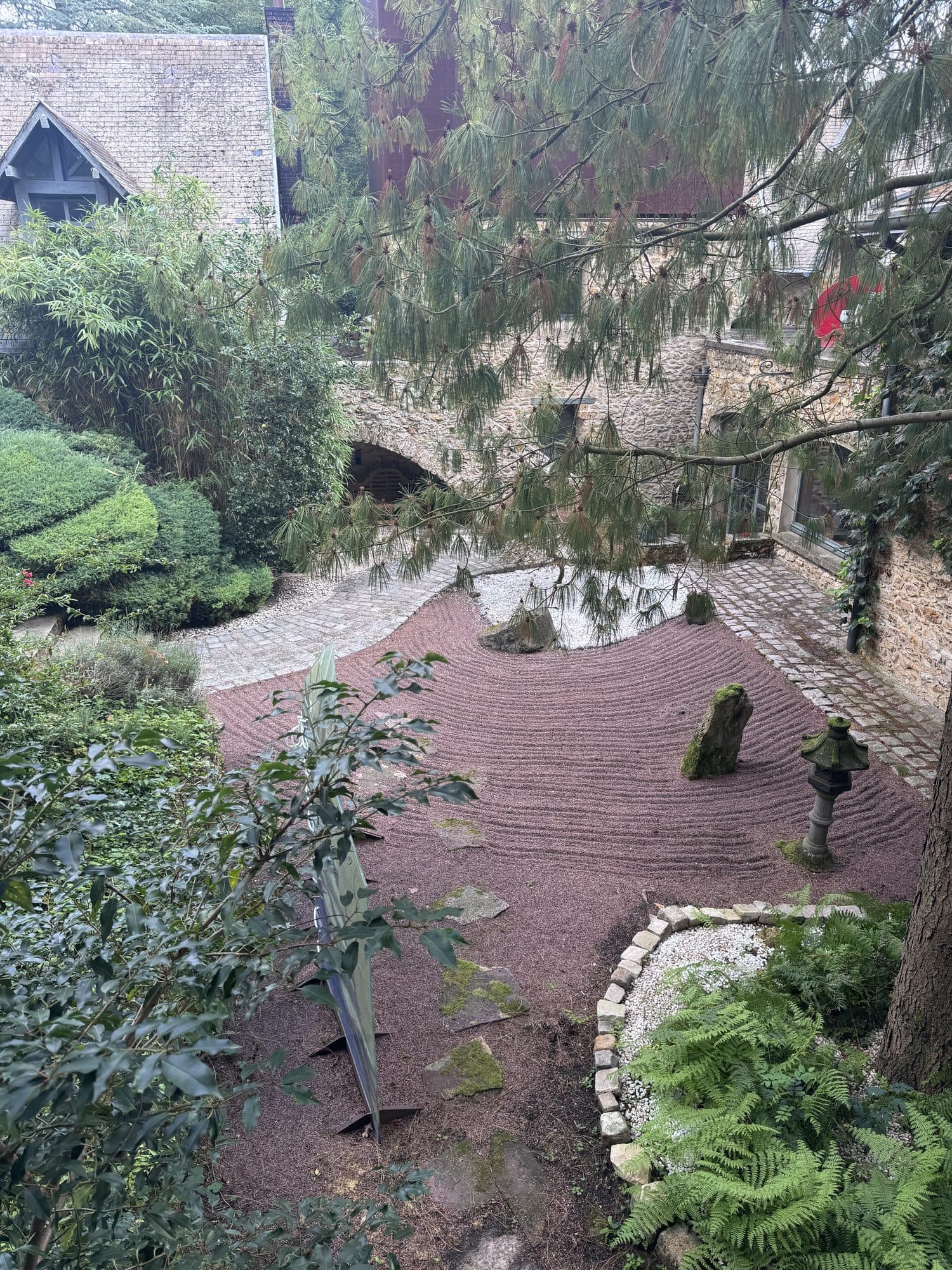 Le jardin japonais et la cour vus du loft
